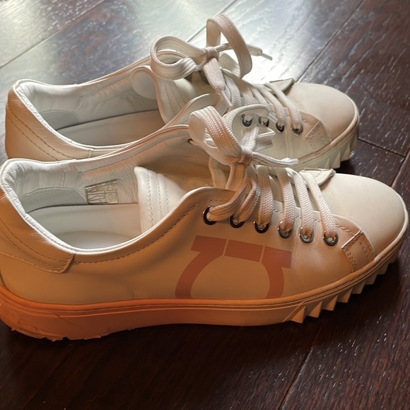 Salvatore Ferragamo "Cube 8" leather sneaker with Gancio print at side. Size 5.5 - Picture 5 of 15